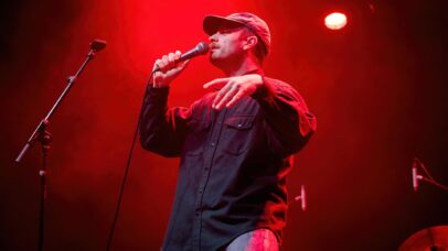 Bananeira no palco, piada de toc-toc e ‘Chamber of Reflection’: assim foi a noite de Mac DeMarco em São Paulo