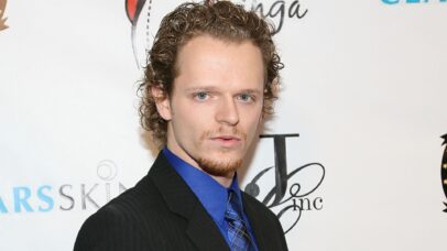 Ator de How I Met Your Mother é condenado por tentativa de homicídio após esfaquear ex-namorada