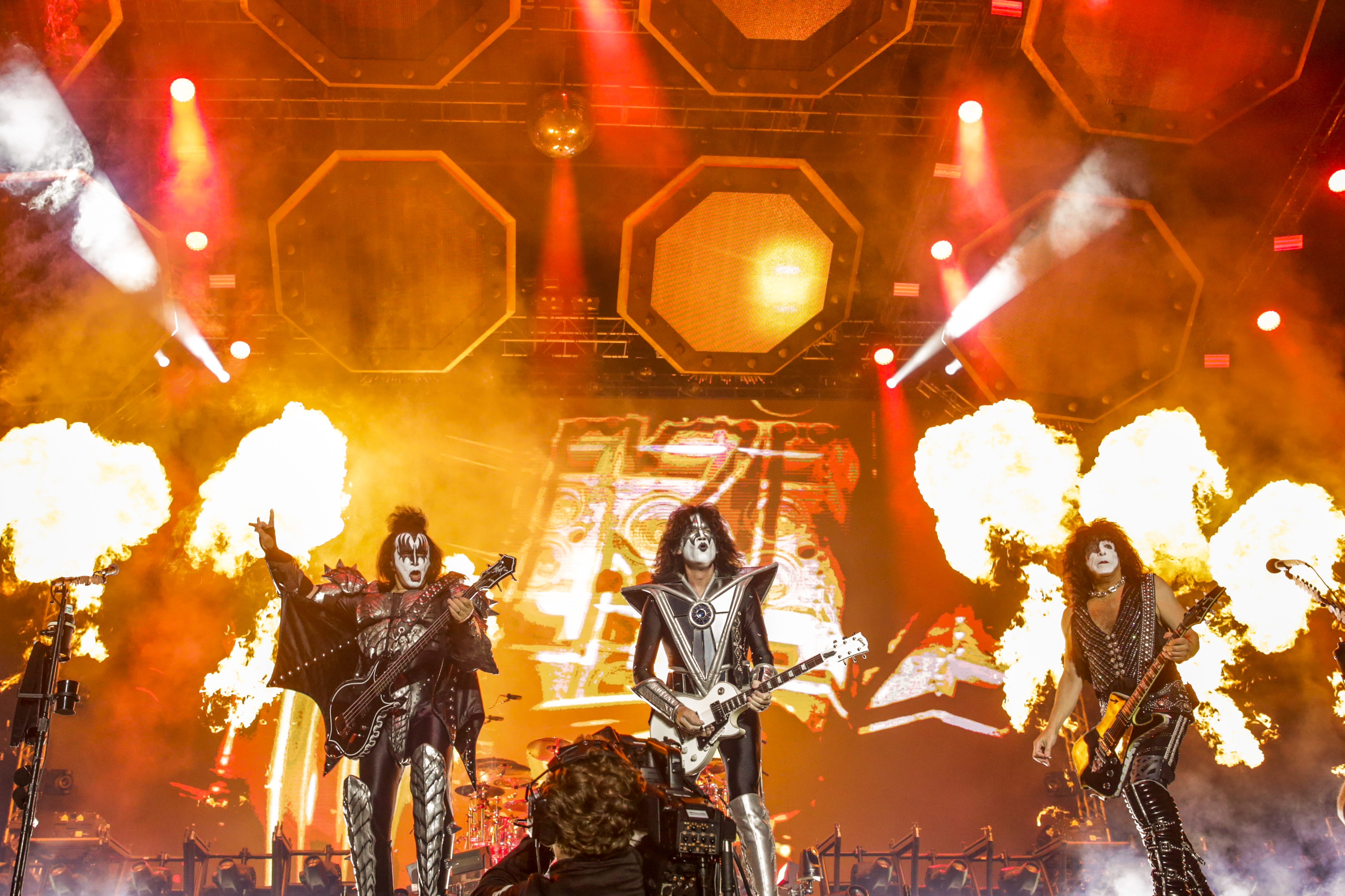 kiss no show