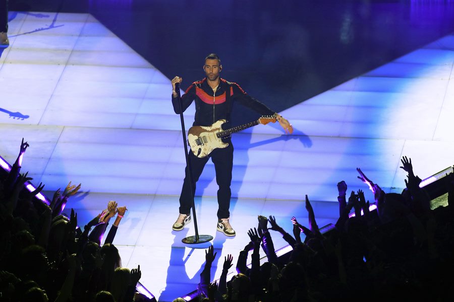 Adam Levine, do Maroon 5, durante apresentação no Super Bowl 2019 (Foto: AP Photo/Charlie Riedel)