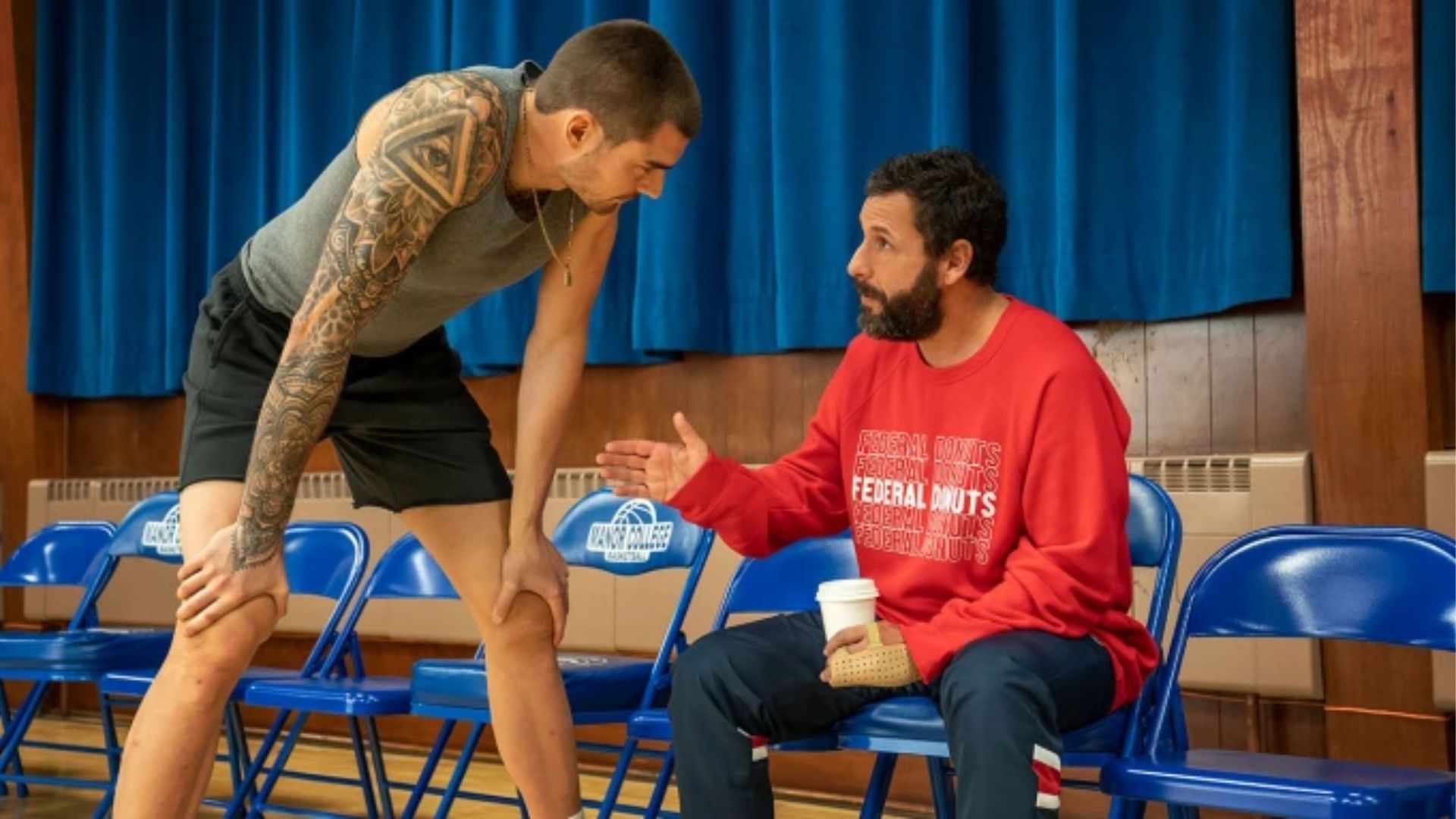 Adam Sandler e Juancho Hernangómez em cena
