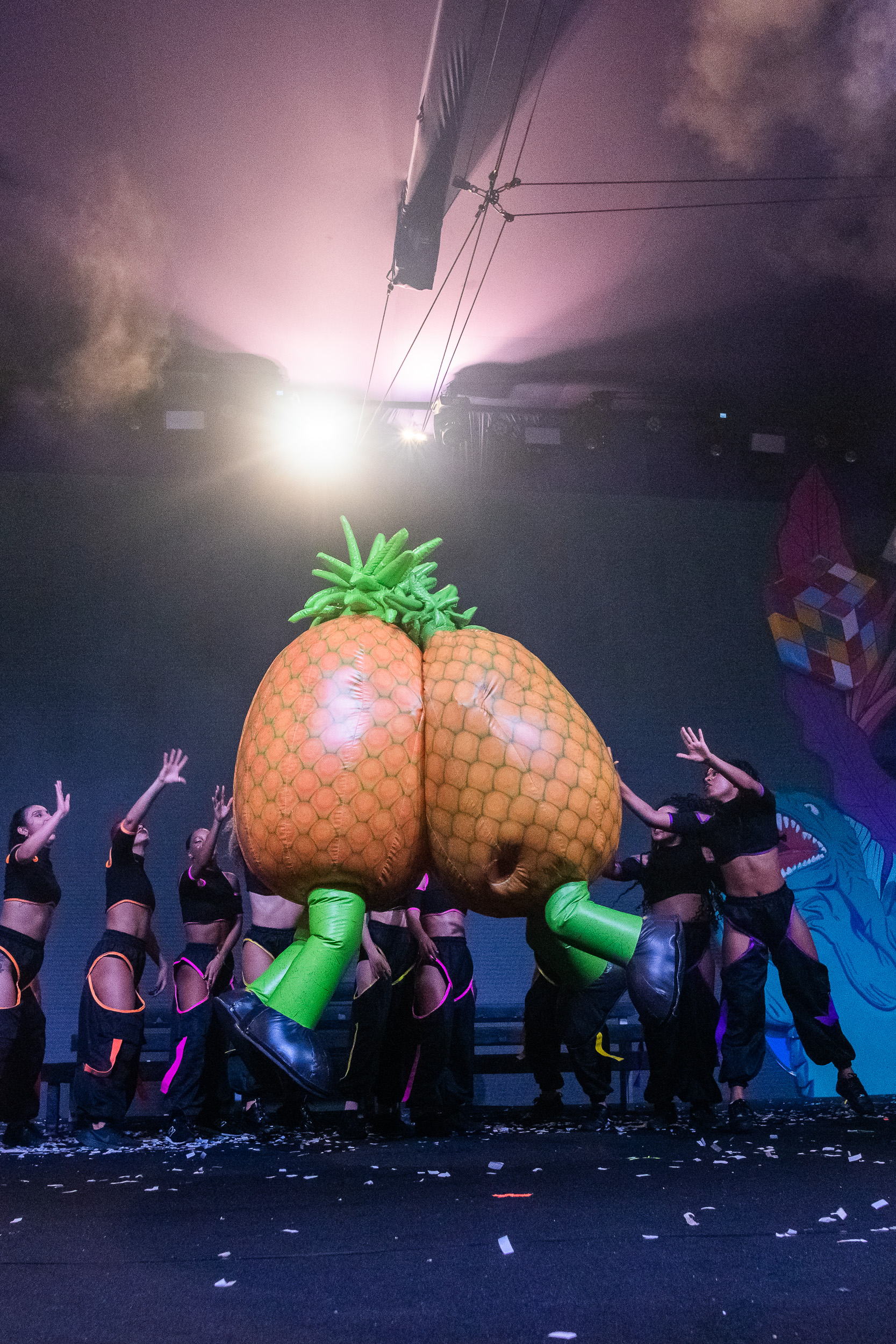 Os abacaxis alucinados no palco Pedro Sampaio na Ilha Chama Meu Nome, no Recife  (Ariel Martini)