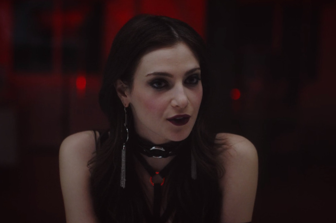 Zoe Levin em Amizade Dolorida (Foto: Reprodução / Netflix)