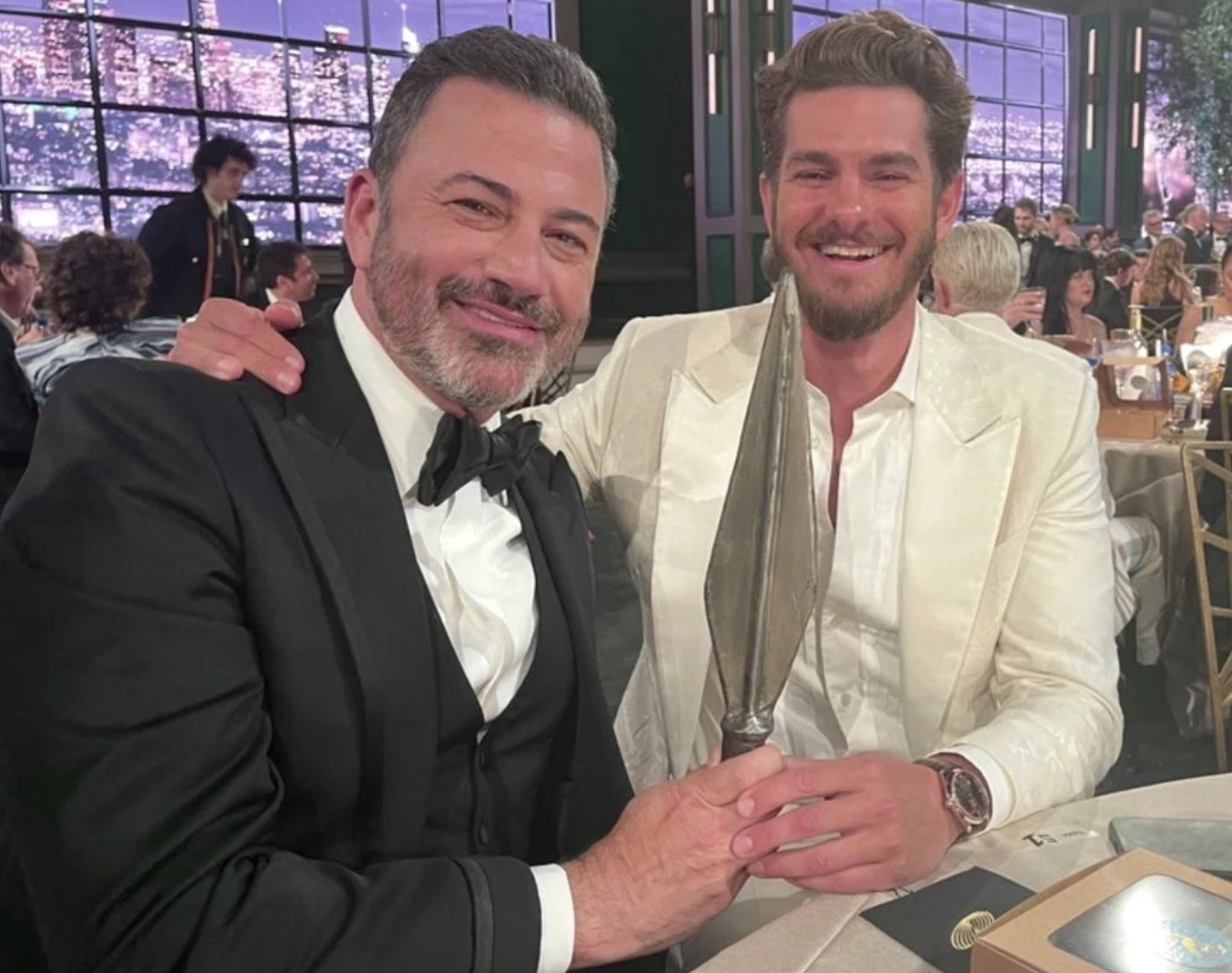Andrew Garfield e Jimmy Kimmel com lança