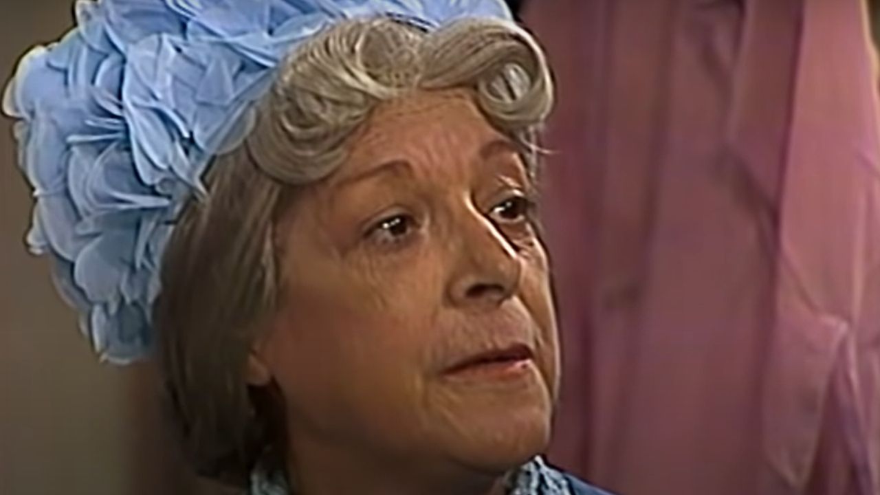 Angelines Fernández como Bruxa do 71 em Chaves (Foto: Reprodução / Youtube / Canal Chaves)