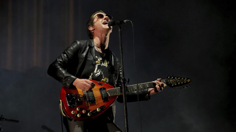 Alex Turner, vocalista do Arctic Monkeys (Foto: Valente Rosas / Agência El Universal / AP)