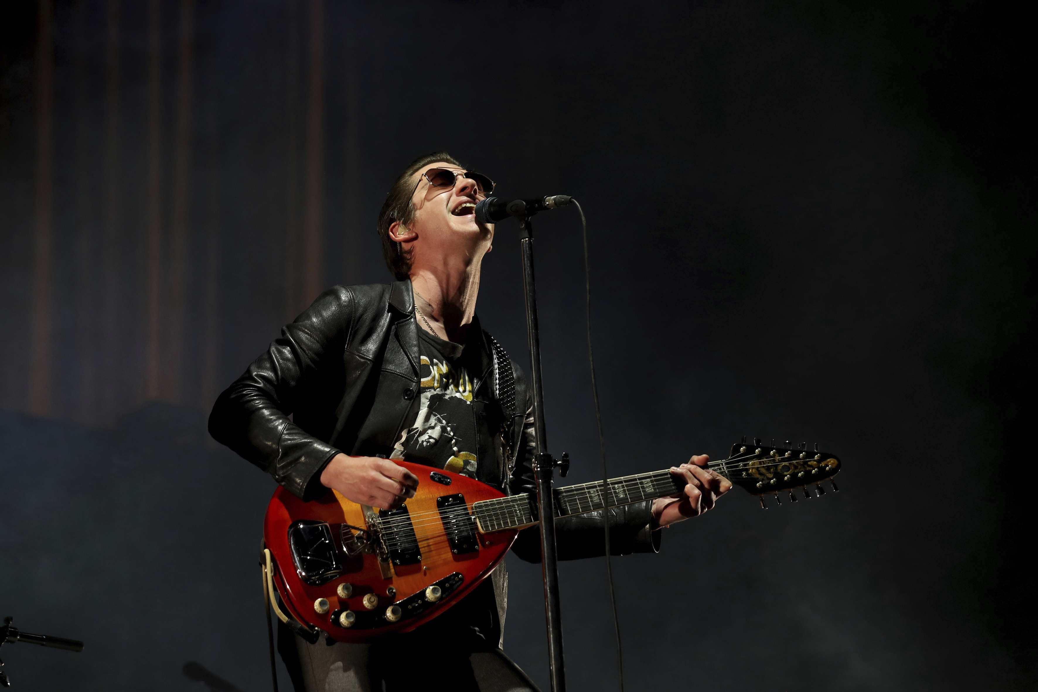 Alex Turner, vocalista do Arctic Monkeys (Foto: Valente Rosas / Agência El Universal / AP)