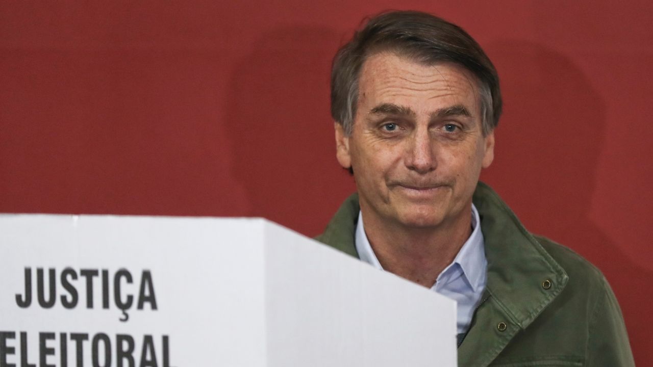 Jair Bolsonaro  lança seu voto em 28 de outubro de 2018 (Foto: Ricardo Moraes-Pool/Getty Images)