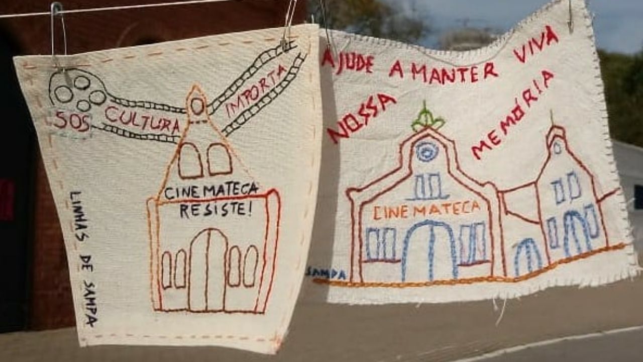 Bordados do Linhas de Sampa na época das greves dos funcionários (Foto: Reprodução / Instagram / SOS Cinemateca)