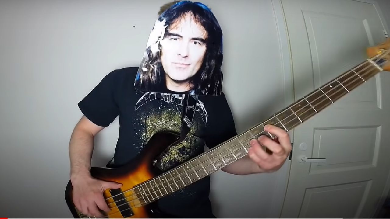 Youtuber com máscara de Steve Harris, do Iron Maiden (Foto: Reprodução/YouTube)