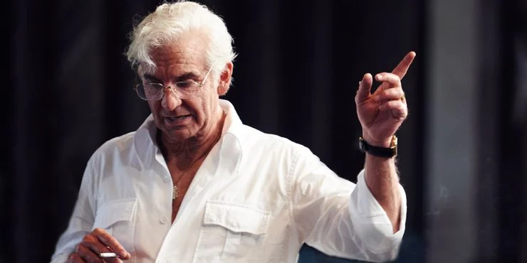 Bradley Cooper como Leonard Bernstein