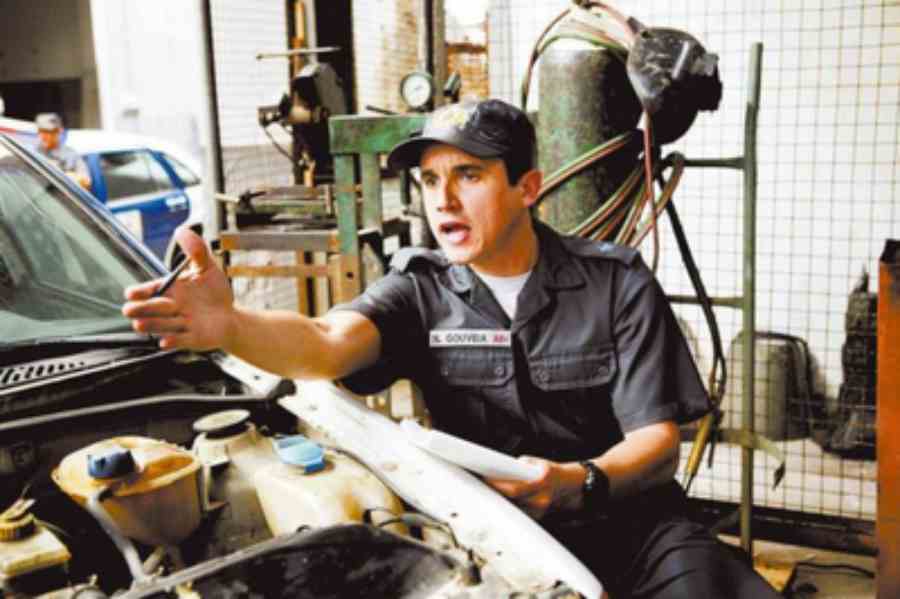 Caio Junqueira como o policial militar Neto em cena do filme Tropa de Elite (Foto: Reprodução)