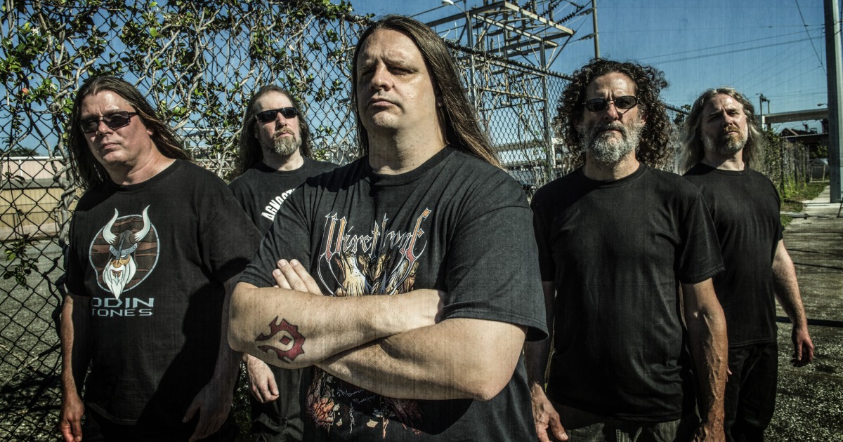 Vocalista do Cannibal Corpse diz que internet está interessada no tamanho de seu pescoço: 'Todos me perguntam'