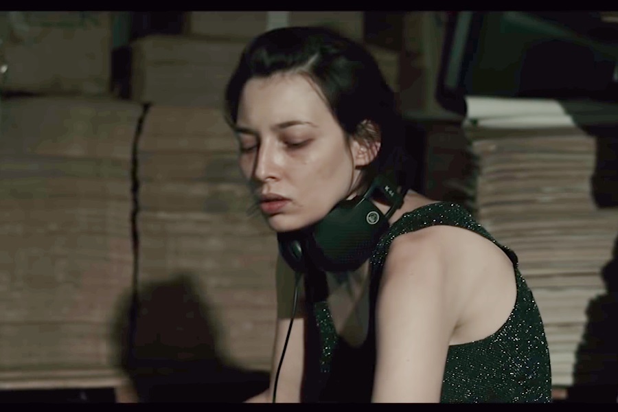 Cena do clipe "Golpista"