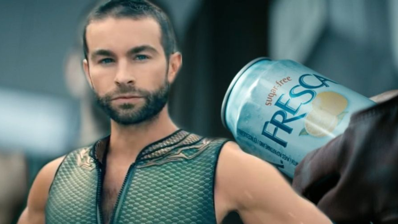 Chace Crawford e o refrigente Fresca (foto: reprodução/ Amazon Prime Video)
