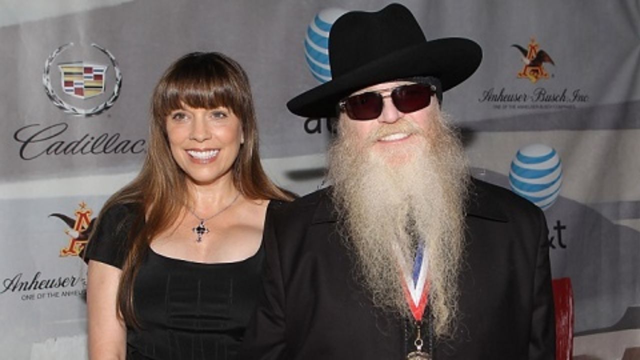 Charleen McCrory e Dusty Hill (Foto: Reprodução /Twitter)