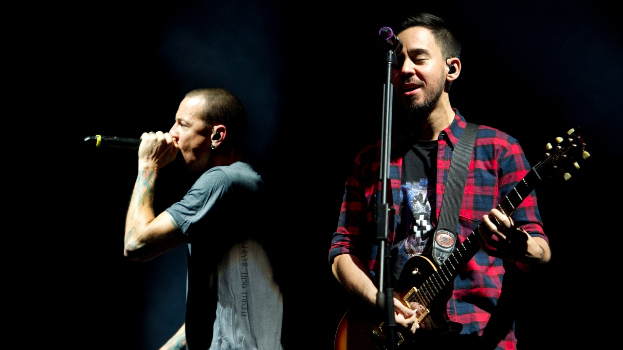 Chester Bennington e Mike Shinoda (Foto: Robin Utrecht / Sipa via AP Images)