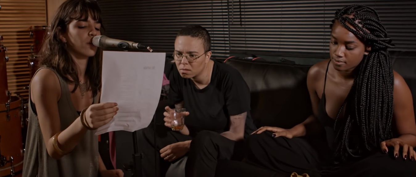 Nina Maia, Maria Gadú e Iza na gravação da música "I Will Survive" (Foto: Reprodução)