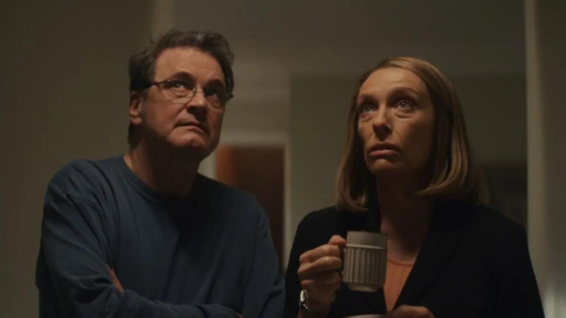 Colin Firth e Toni Colette em A Escada (Foto: Divulgação / HBO)