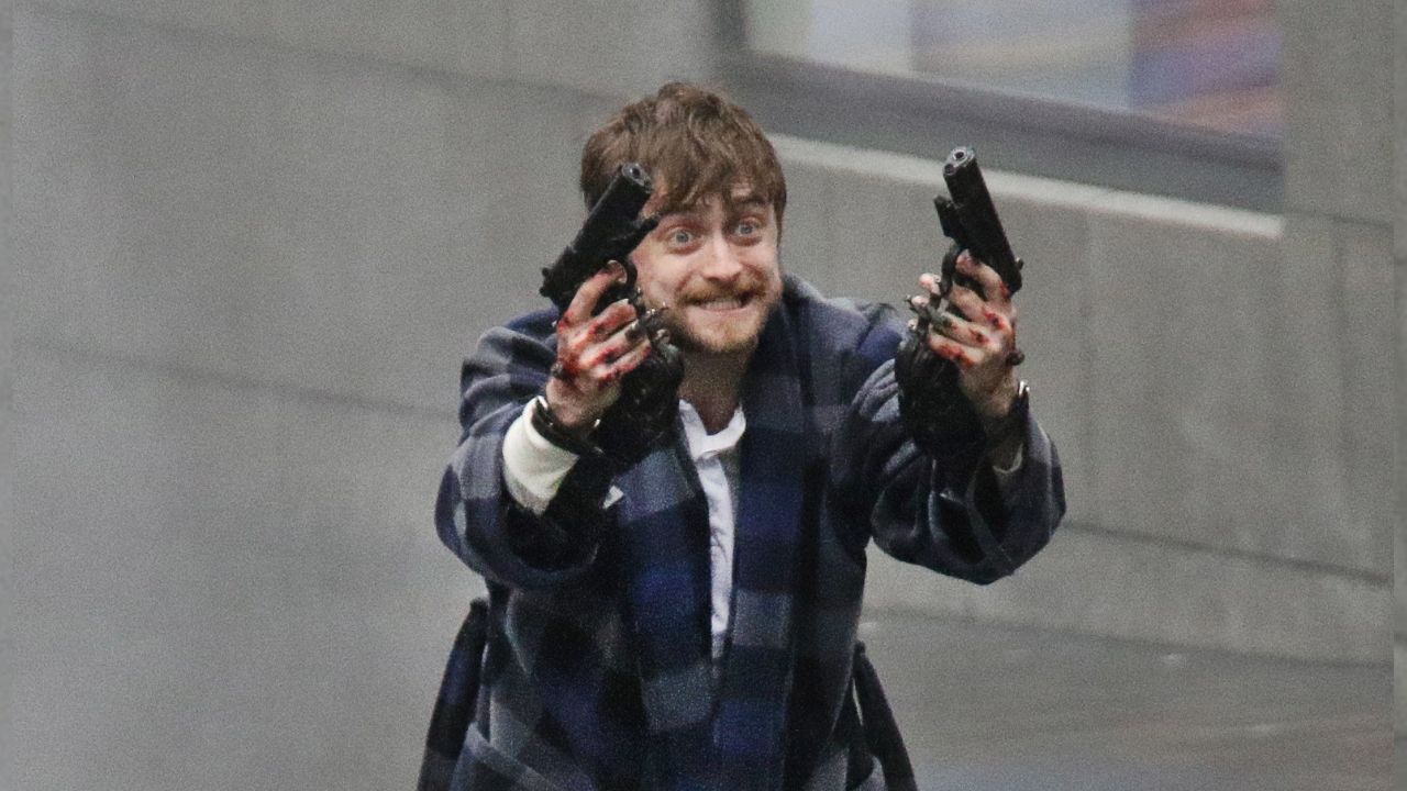 Daniel Radcliffe em Gun Akimbo (Foto: Reprodução / YouTube)