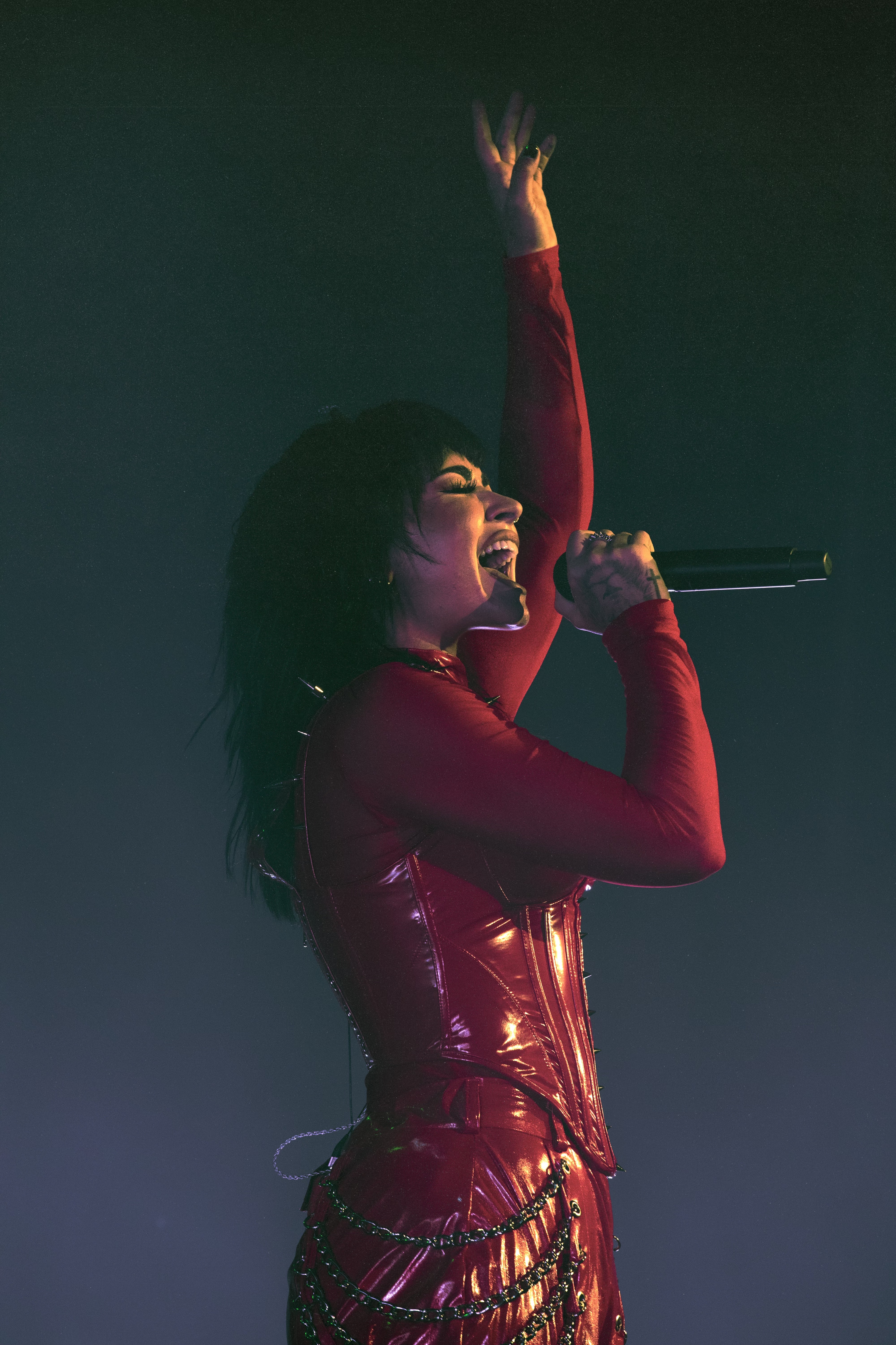 Demi Lovato (Angelo Kritikos)