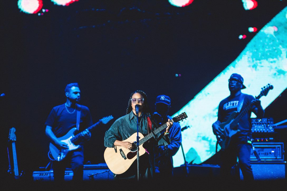 H.E.R fez um show impressionante no Palco Mundo neste sábado, 5, no Rock in Rio (Foto: Schlaepfer/I Hate Flash)