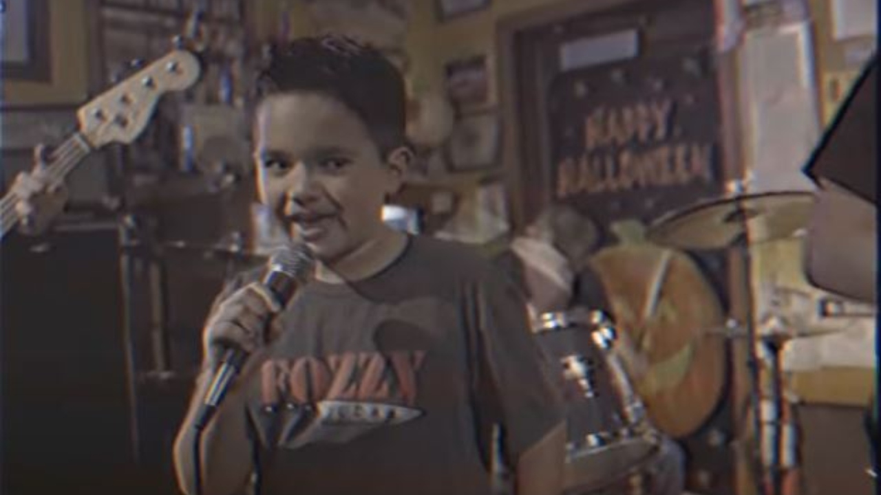 Dylan Blaich cantando "Seek & Destroy" (Foto: The O'Keefe Music Foundation / YouTube / Reprodução)