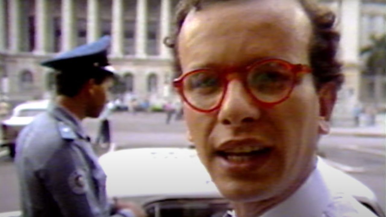 Marcelo Tas como Ernesto Varela em Cuba (Foto: Reprodução/Youtube)