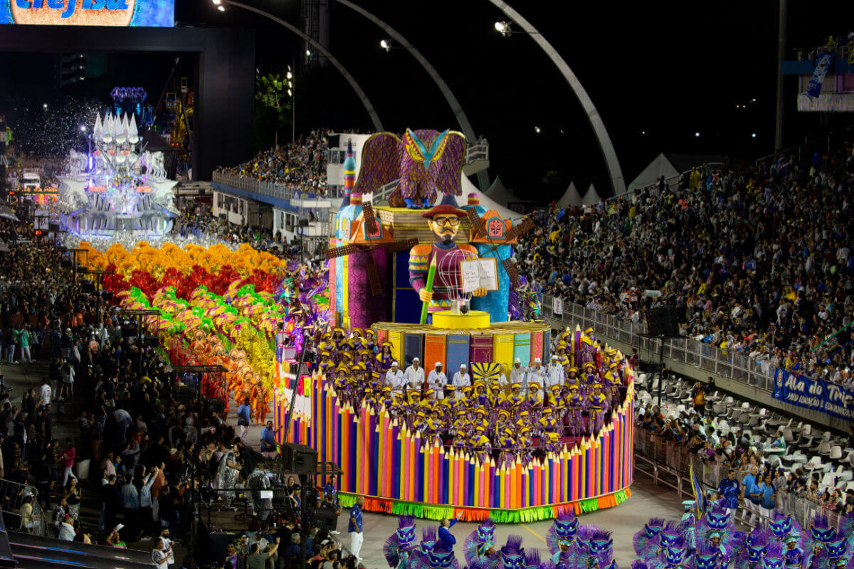 Brasil tem diversos destinos para aproveitar o Carnaval (Imagem: Shutterstock)