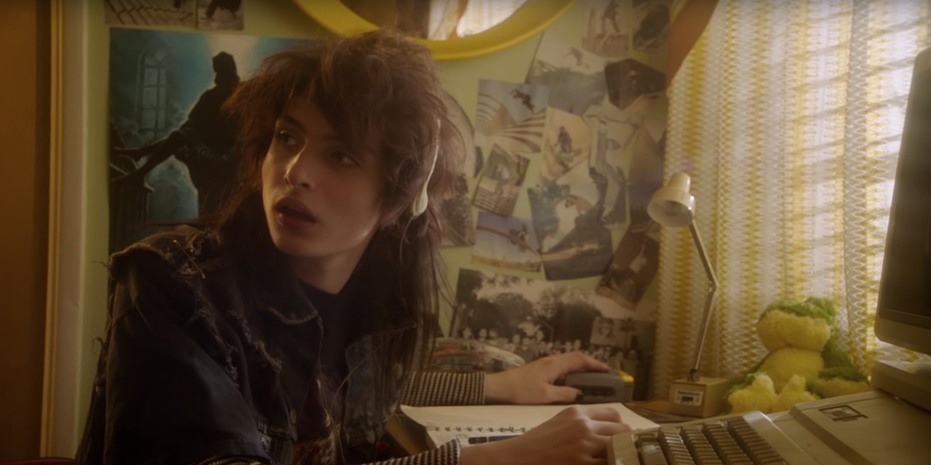 Finn Wolfhard no clipe "Take On Me", do Weezer (Foto:Reprodução)