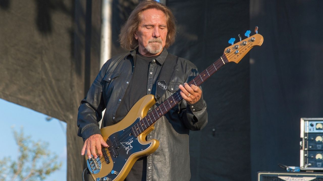 Geezer Butler no Black Sabbath (Foto: Amy Harris / Invision / AP)