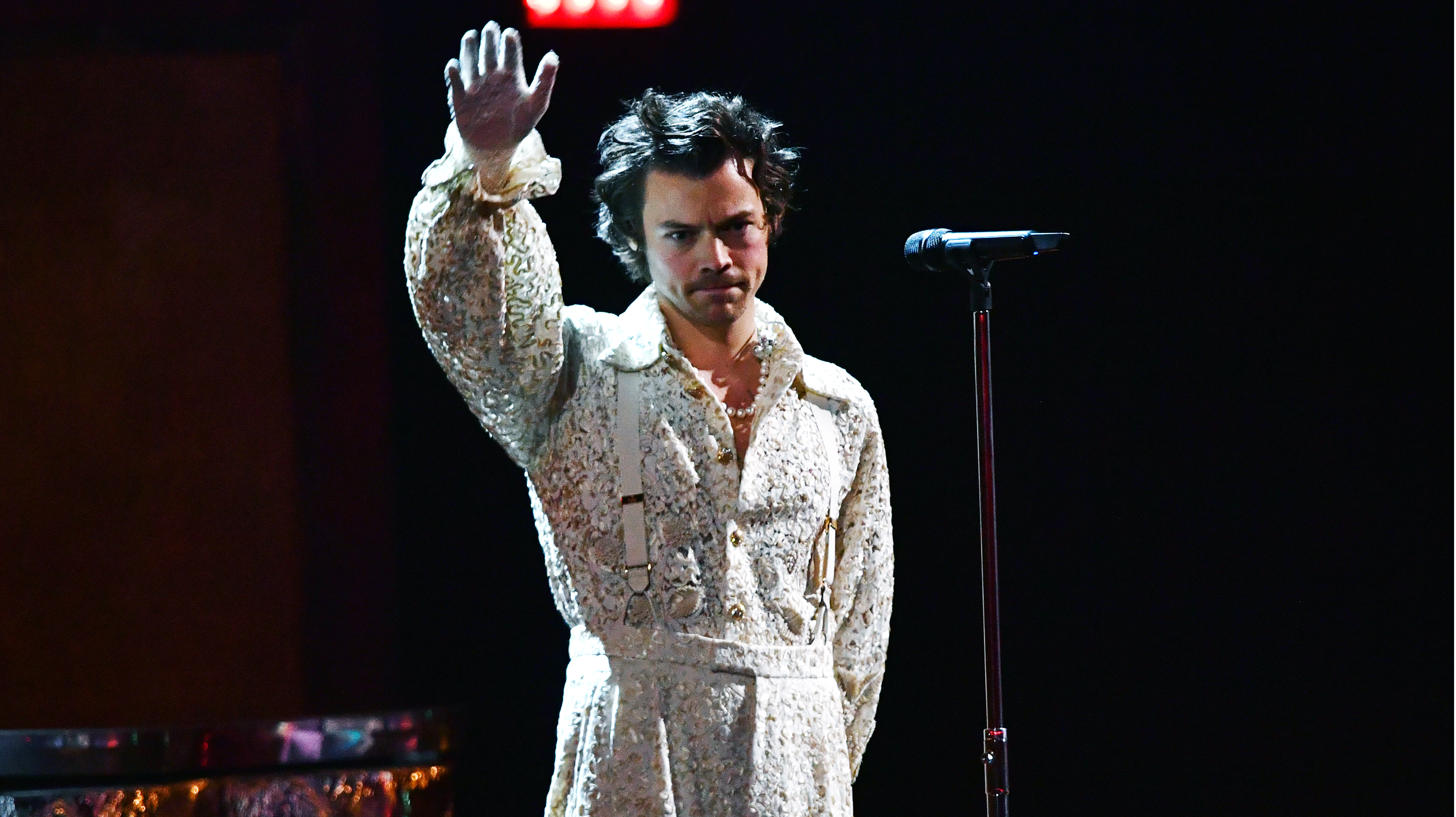 7 looks incríveis de Harry Styles - e o que eles dizem sobre você [LISTA]