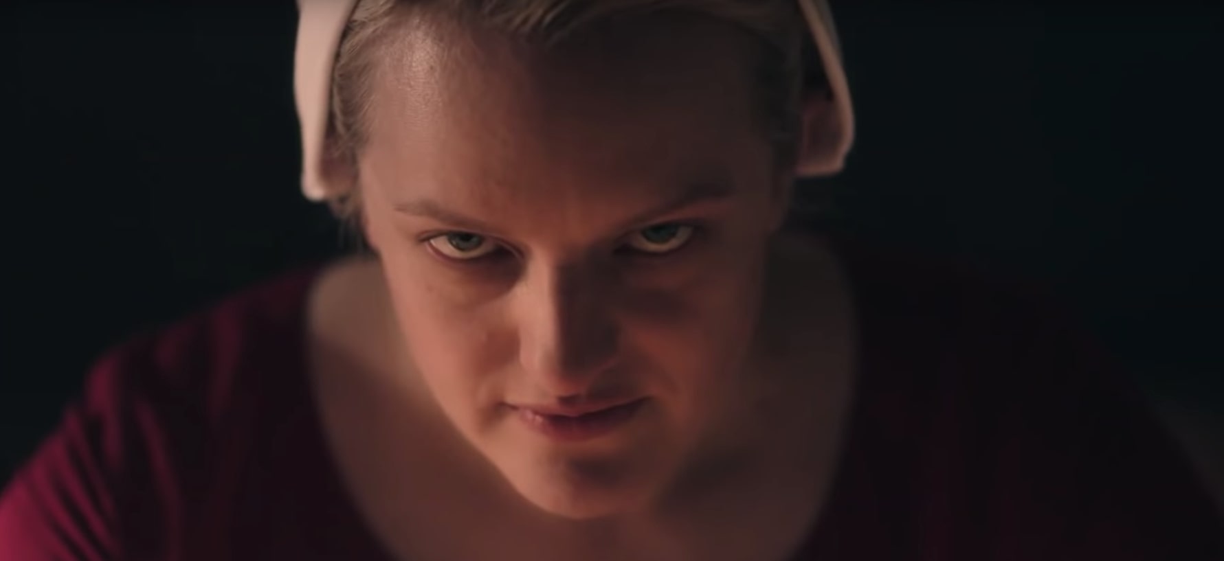 Elisabeth Moss em The Handmaid's Tale (Foto:Reprodução)