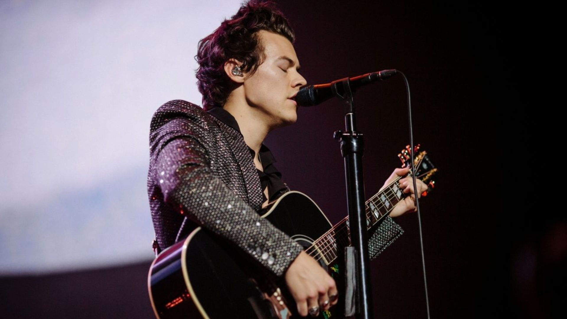 Harry Styles se apresentando no AccorHotels Arena em Paris, França, em 2018 (Foto: Handout/Helene Marie Pambrun)