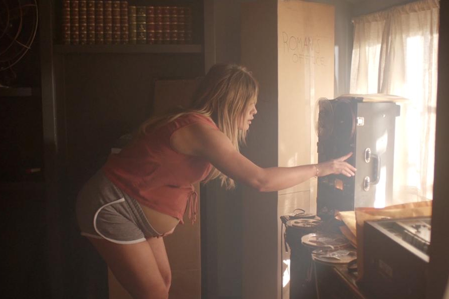 Cena de The Haunting of Sharon Tate, com Hilary Duff (Foto: Reprodução)