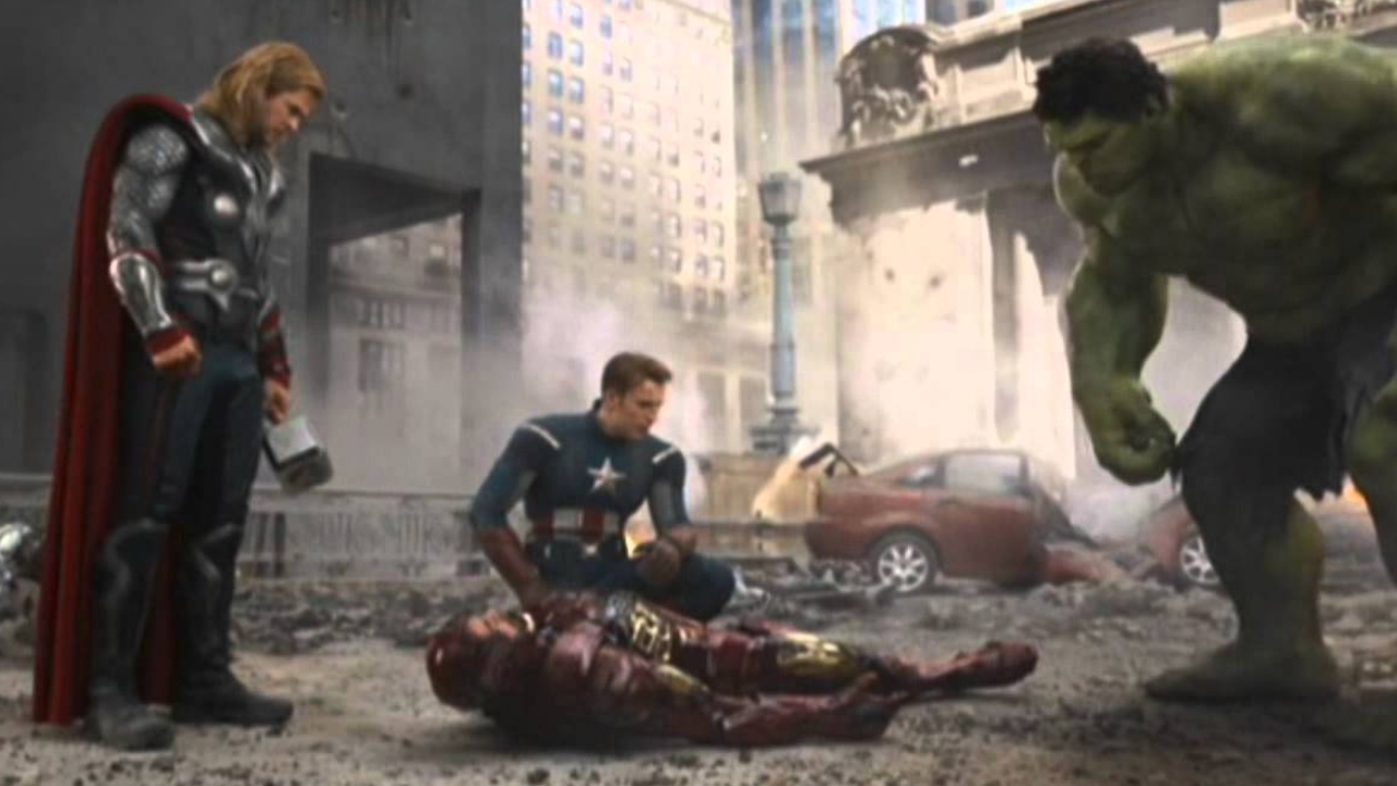 Hulk salva o Homem de Ferro em Vingadores (Foto: Marvel / Reprodução)