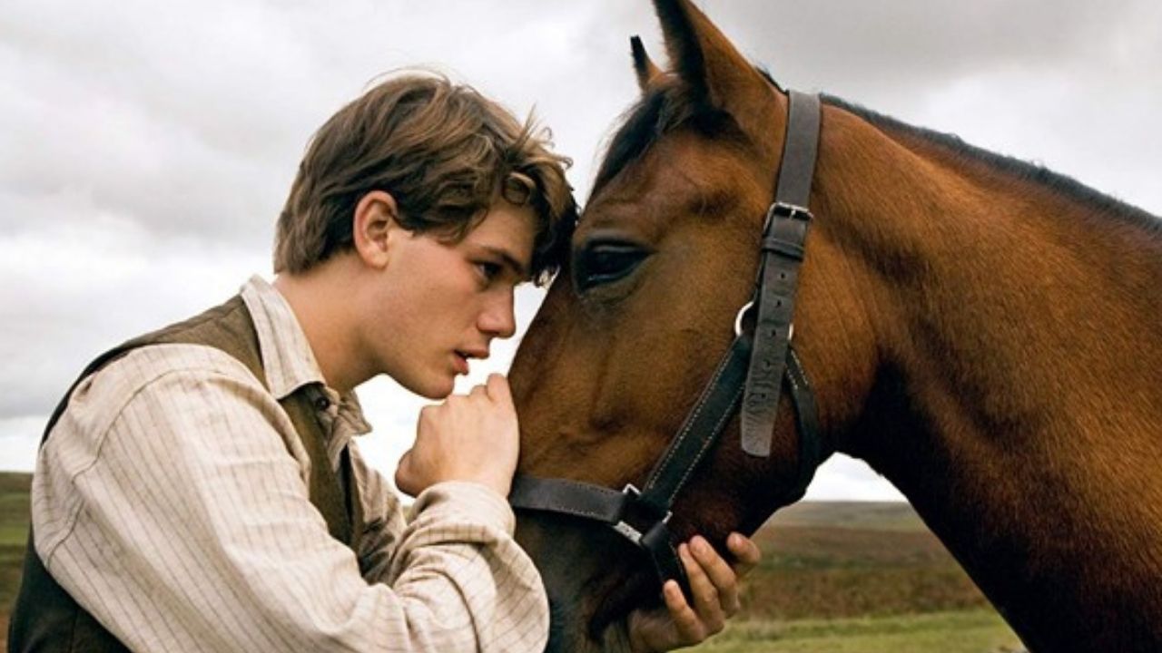 Jeremy Irvine em Cavalo de Guerra (Foto: Divulgação)