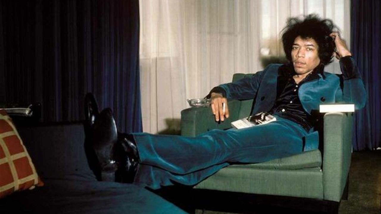 Jimi Hendrix em 1967, quando chegou à Inglaterra (Foto: Edie Baskin / Corbis Outline / LatinStock)