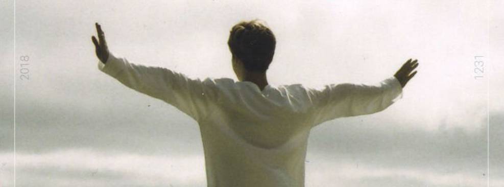 Jimin na capa do single Promise (Foto: Divulgação)