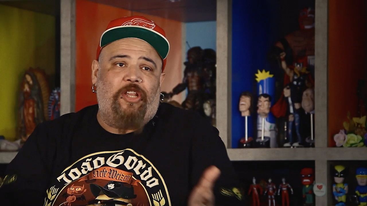 João Gordo em "Chorão: Marginal Alado" (Foto: reprodução/vídeo)