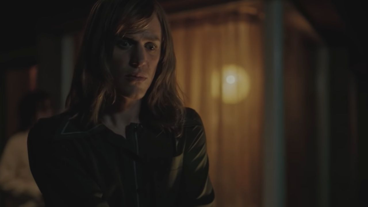 Johnny Flynn como David Bowie em Stardust (Foto: Reprodução / Youtube)