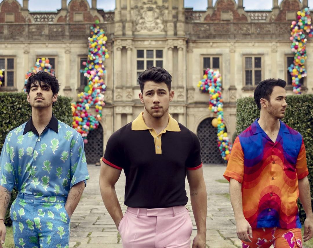 O trio Jonas Brothers voltou com a música "Sucker" (Foto: Republic Records / Divulgação)
