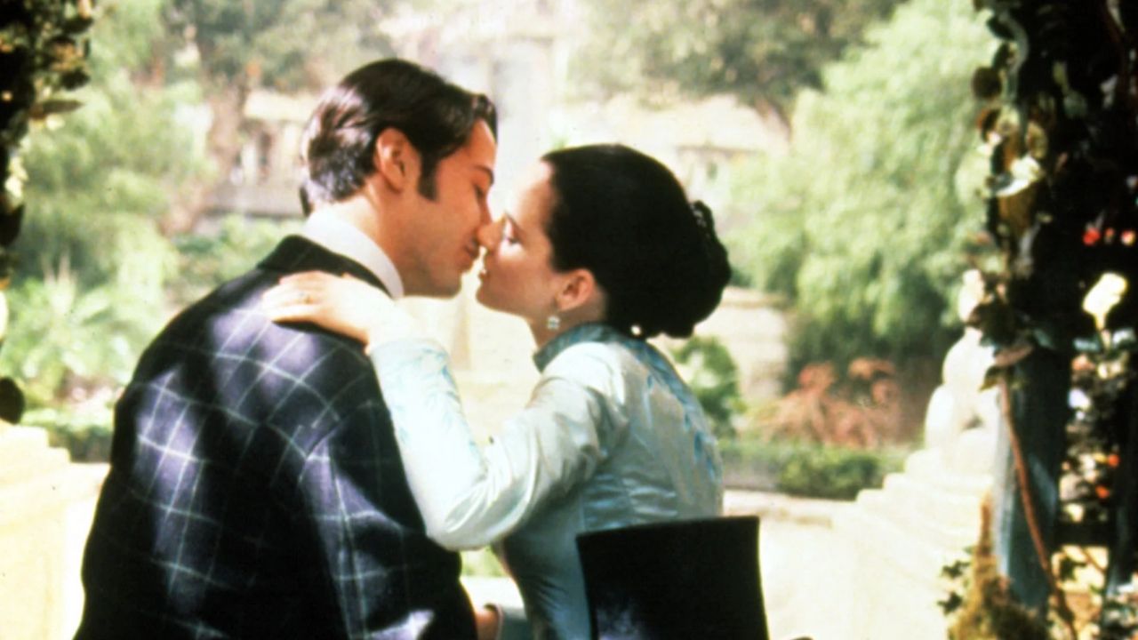 Keanu Reeves e Winona Ryder em Dracula (Foto: Reprodução / American Zoetrope)