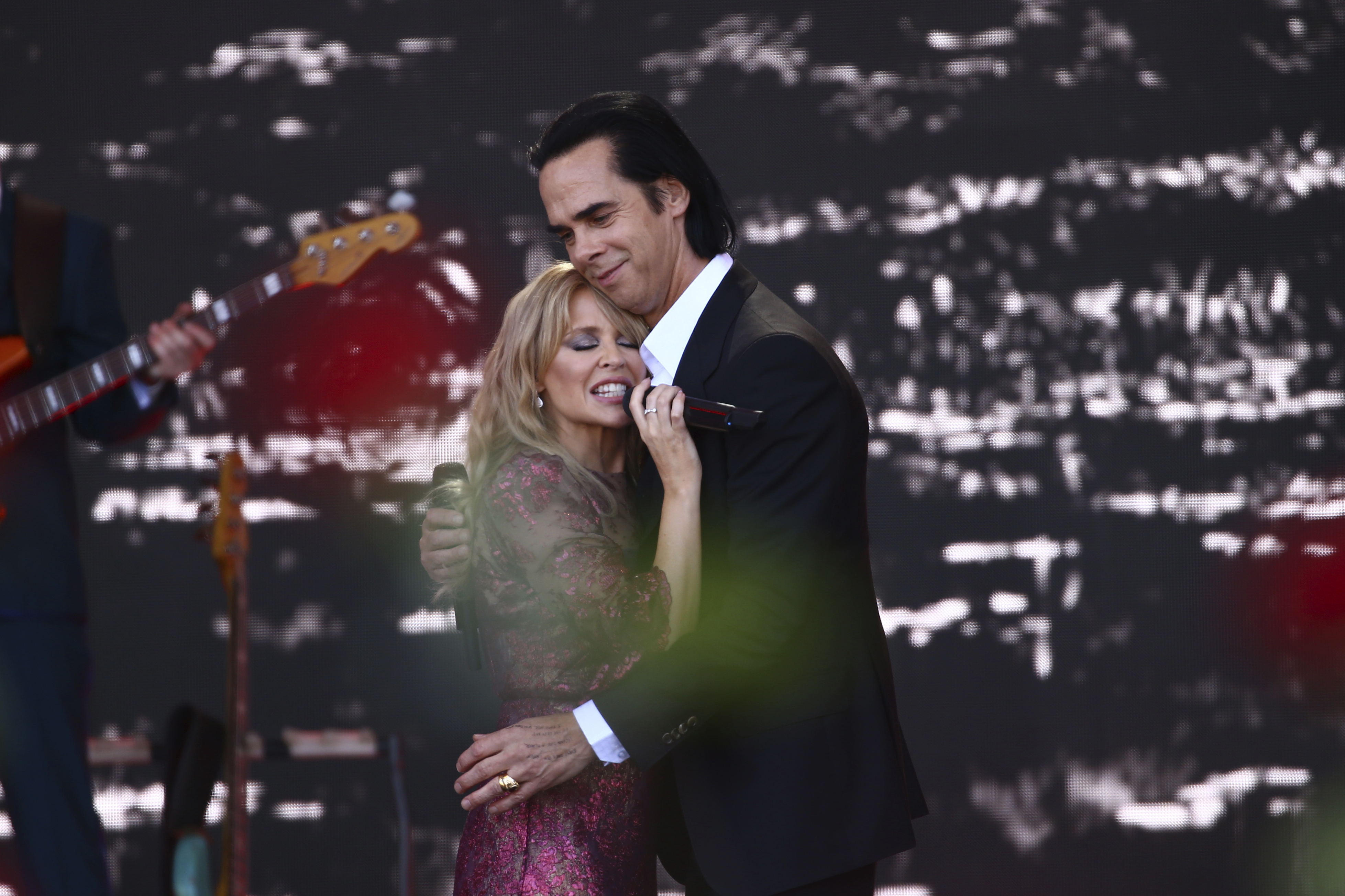 Kyle Minogue e Nick Cave (Foto: Joel C Ryan/ Invision / AP)