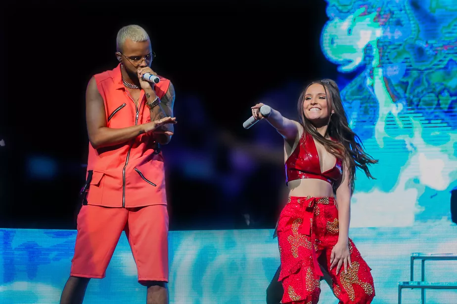 Larissa Manoela e MC Zaac