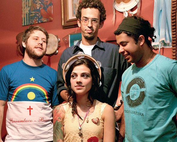 (Da esq. para a dir.) Luiz César Pintoni, Daniel Wally, Bruno Baiano e Letícia Persiles (ao centro)