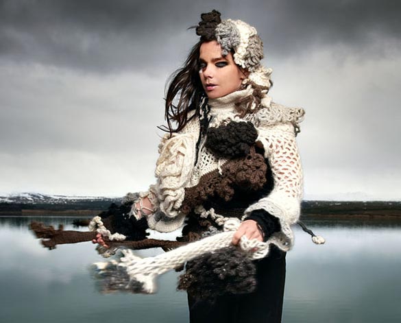Björk dá o clima de seu novo disco: "Estava começando a parecer uma leoa em uma jaula, mas me via pronta para sair"