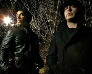 Justin Warfield (à esquerda) e Adam 12