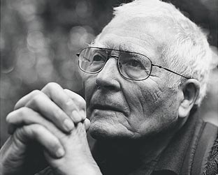 James Lovelock, sempre provocador, acredita que a raça humana está em perigo real e imediato. "Será uma época sombria, mas emocionante"