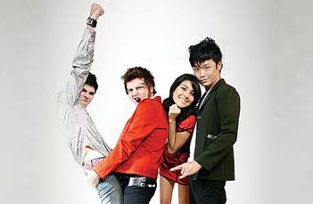 O Revoltz é: (da esq. para a dir.) Jean, Ricardo, Marcella e Heitor